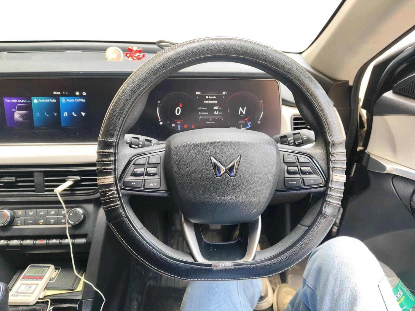 2025 Mahindra XUV700 AX 5 P MT 7 STR, Petrol, Manual, 23,116 km, interior