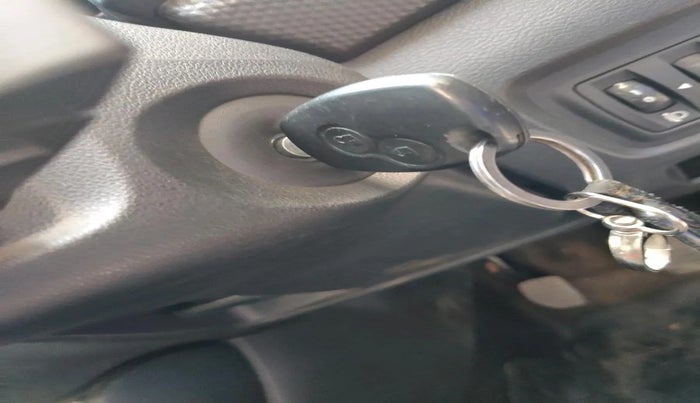2019 Nissan Kicks XV 1.5, Petrol, Manual, 49,118 km, interior