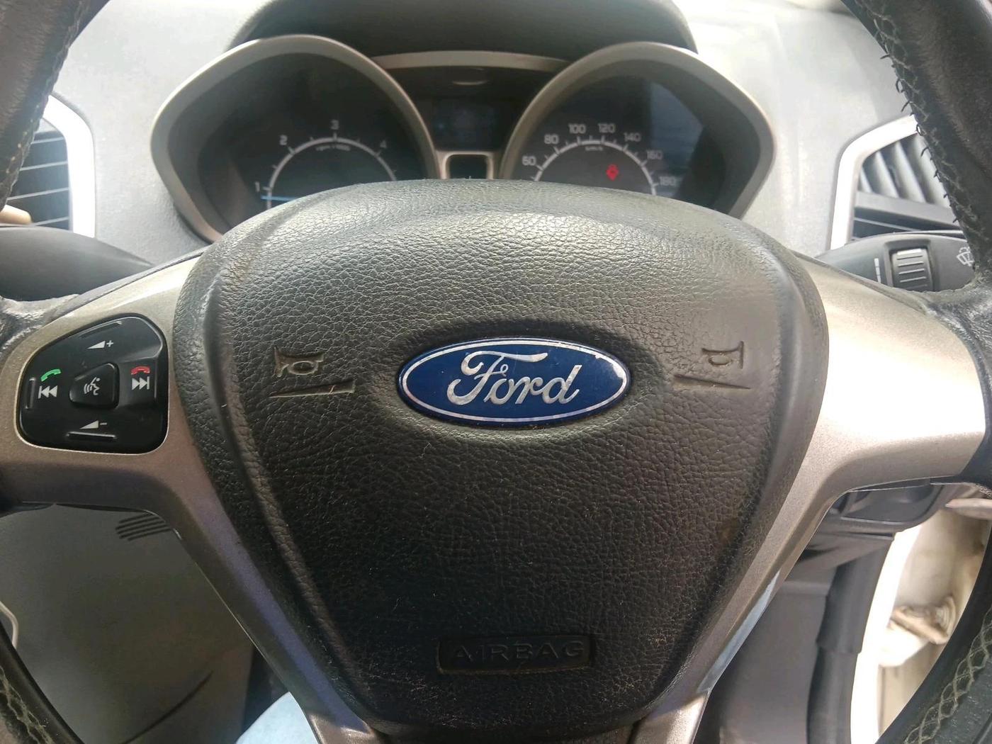 2013 Ford Ecosport TITANIUM 1.5L DIESEL, Diesel, Manual, 1,17,530 km, interior