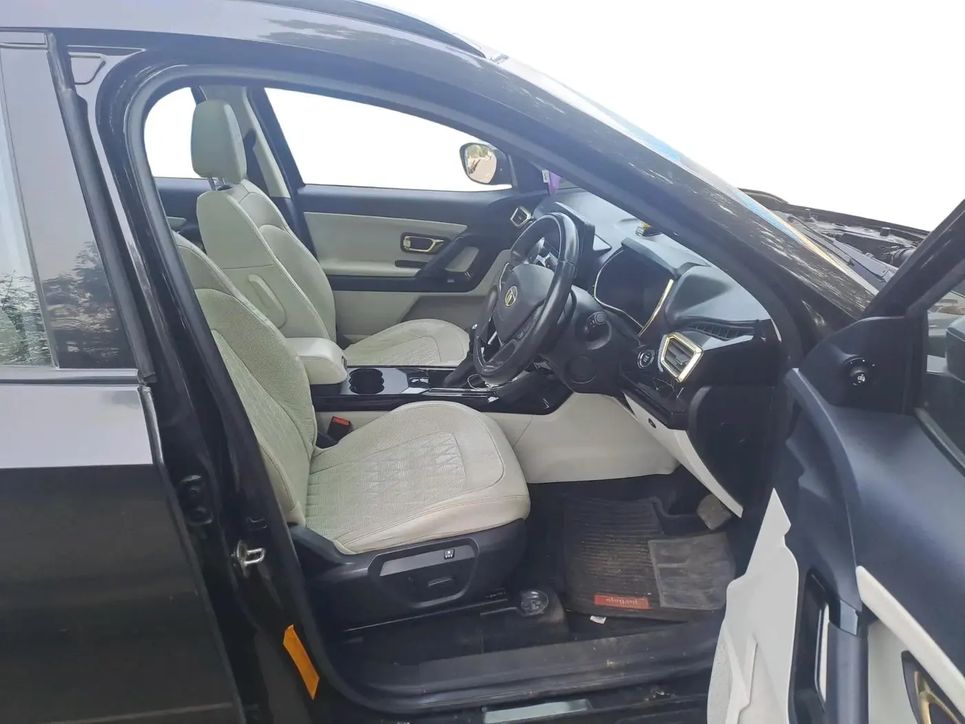 2022 Tata Safari XZA PLUS GOLD, Diesel, Automatic, 19,365 km, interior