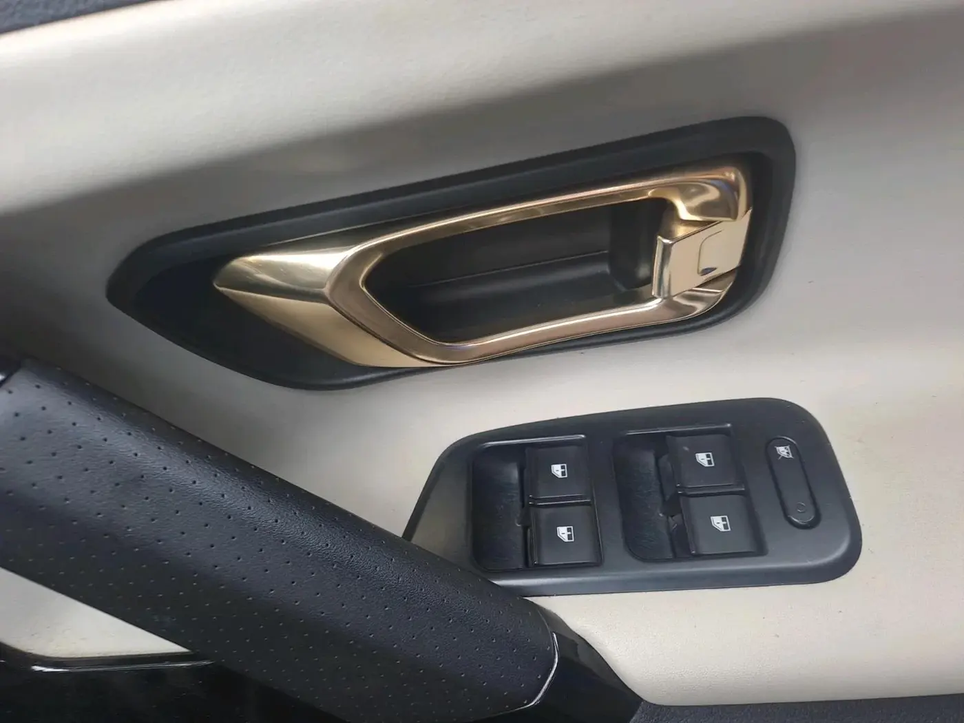 2022 Tata Safari XZA PLUS GOLD, Diesel, Automatic, 19,365 km, interior