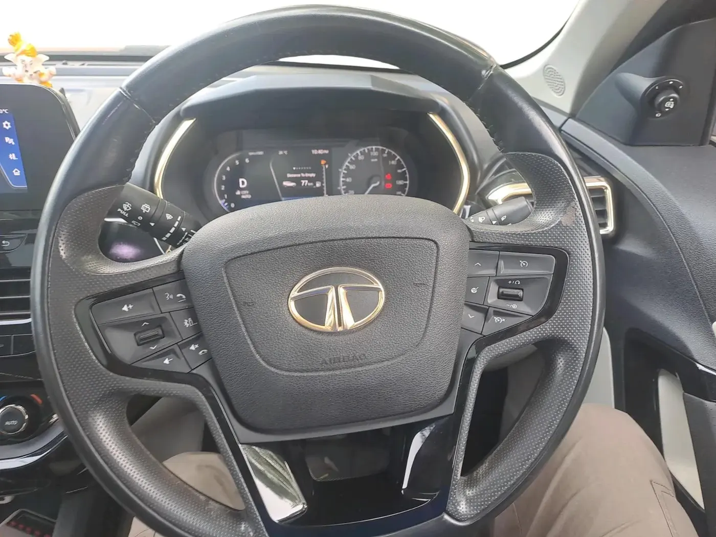 2022 Tata Safari XZA PLUS GOLD, Diesel, Automatic, 19,365 km, interior