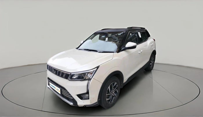 2022 Mahindra XUV300 W8 (O) 1.2 PETROL AMT, Petrol, Automatic, 28,751 km, exterior