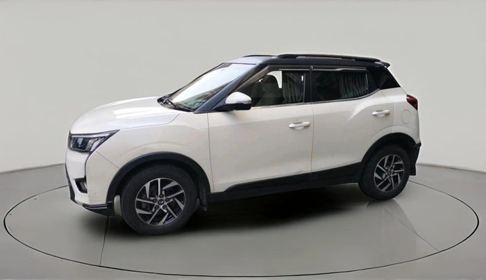 2022 Mahindra XUV300 W8 (O) 1.2 PETROL AMT, Petrol, Automatic, 28,751 km, exterior