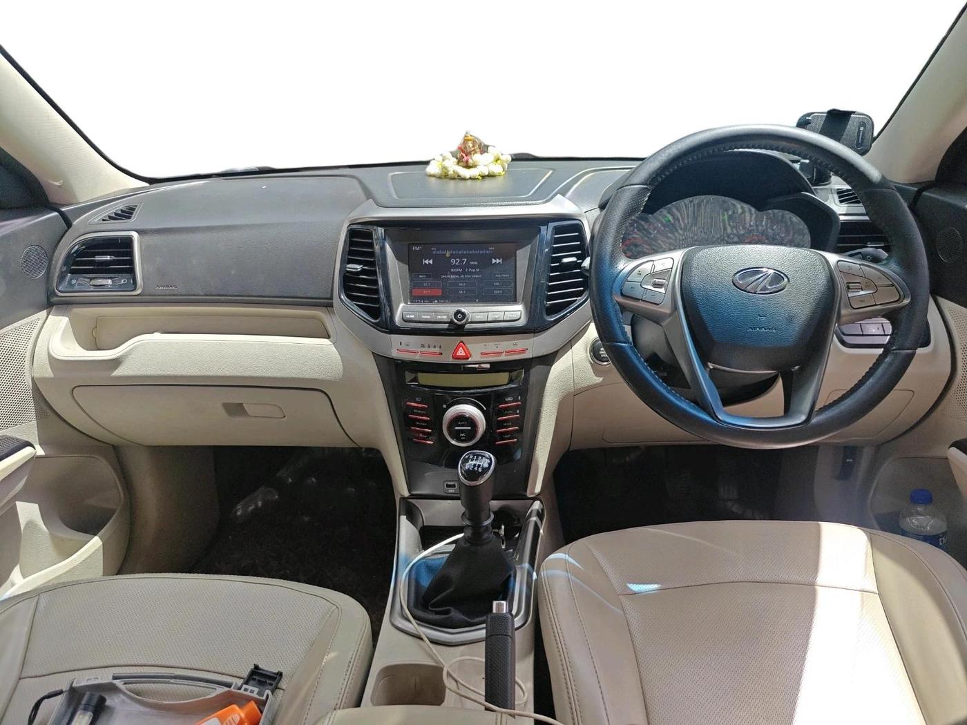 2019 Mahindra XUV300 W8 (O) 1.5 DIESEL, Diesel, Manual, 1,23,537 km, interior