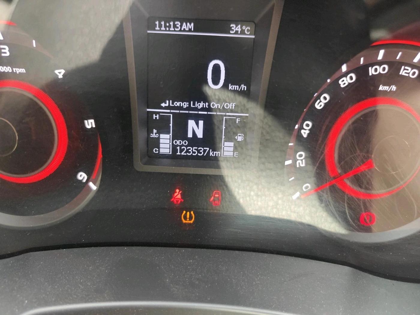 2019 Mahindra XUV300 W8 (O) 1.5 DIESEL, Diesel, Manual, 1,23,537 km, interior