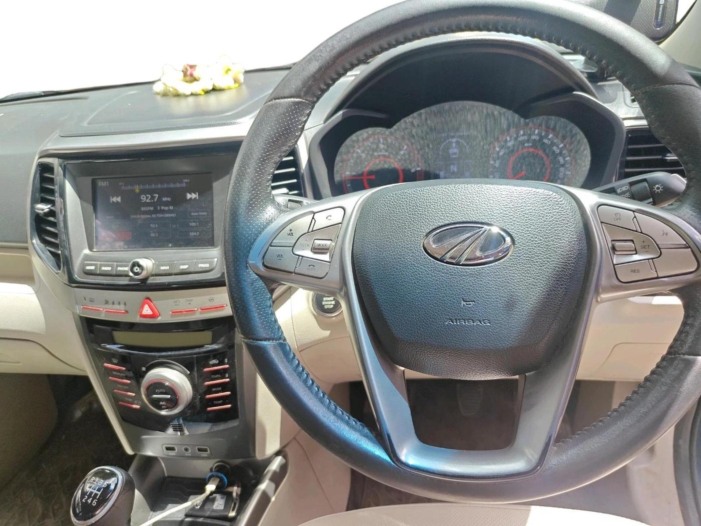 2019 Mahindra XUV300 W8 (O) 1.5 DIESEL, Diesel, Manual, 1,23,537 km, interior