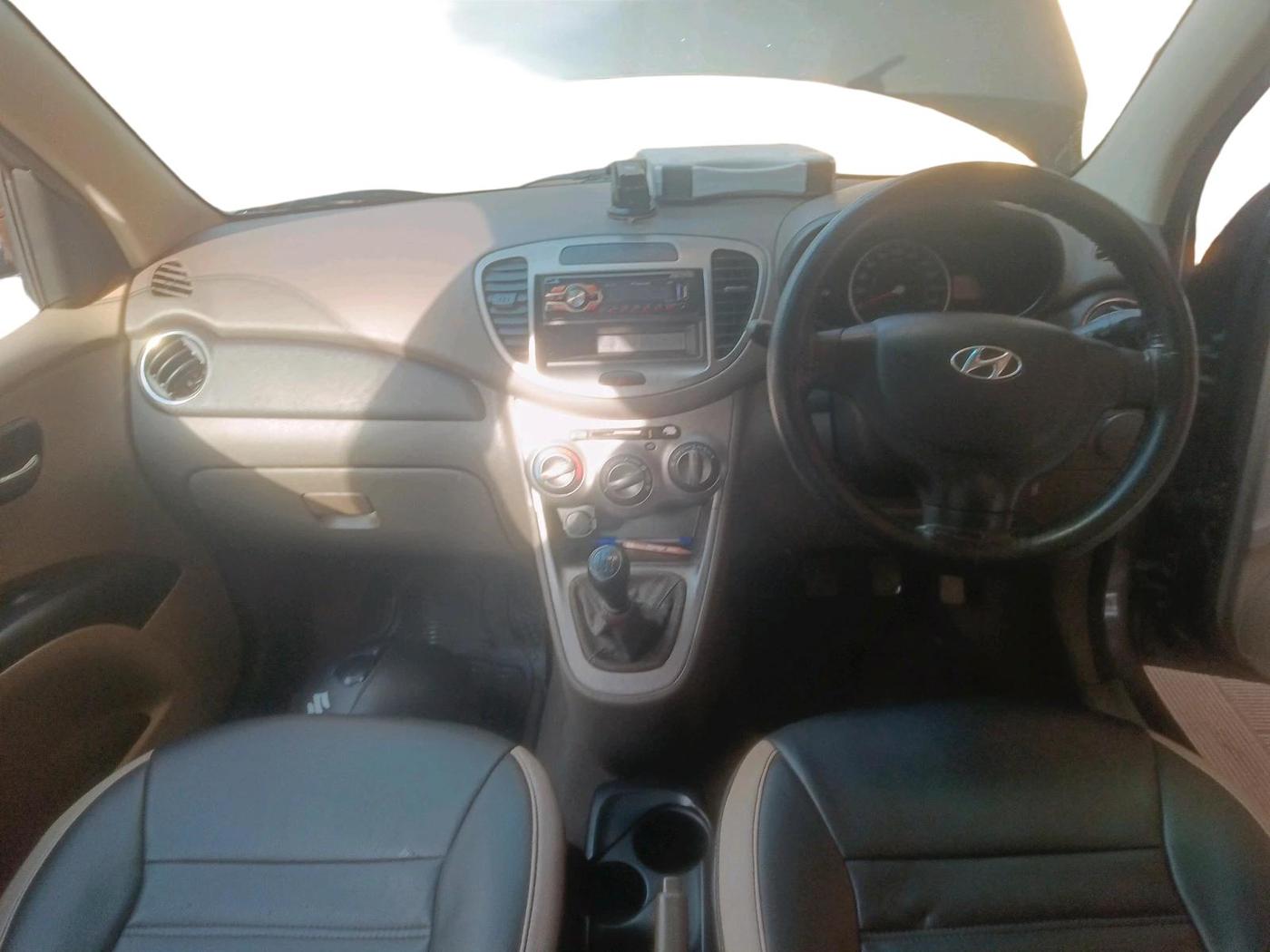 2011 Hyundai i10 MAGNA 1.2, Petrol, Manual, 67,068 km, interior
