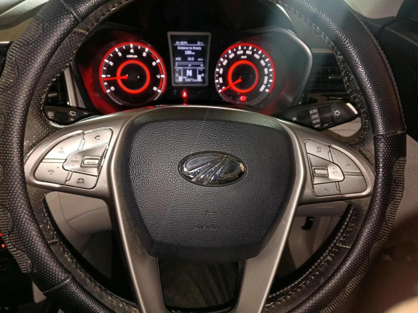 2020 Mahindra XUV300 W8 1.2 PETROL, Petrol, Manual, 58,871 km, interior