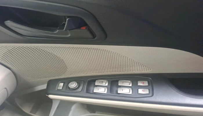 2019 Mahindra XUV300 W6 1.5 DIESEL, Diesel, Manual, 80,084 km, interior