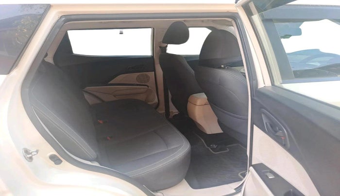 2019 Mahindra XUV300 W6 1.5 DIESEL, Diesel, Manual, 80,084 km, interior