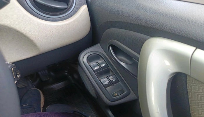 2013 Renault Duster 85 PS RXL DIESEL, Diesel, Manual, 1,11,070 km, interior