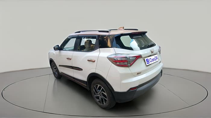 2025 Mahindra XUV400 EL Pro 39.4 KWH, Electric, Automatic, 16,355 km, exterior