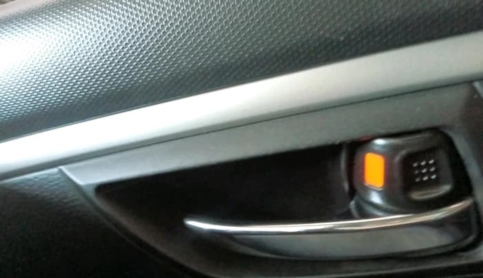 2013 Maruti Swift VXI, Petrol, Manual, 55,318 km, interior