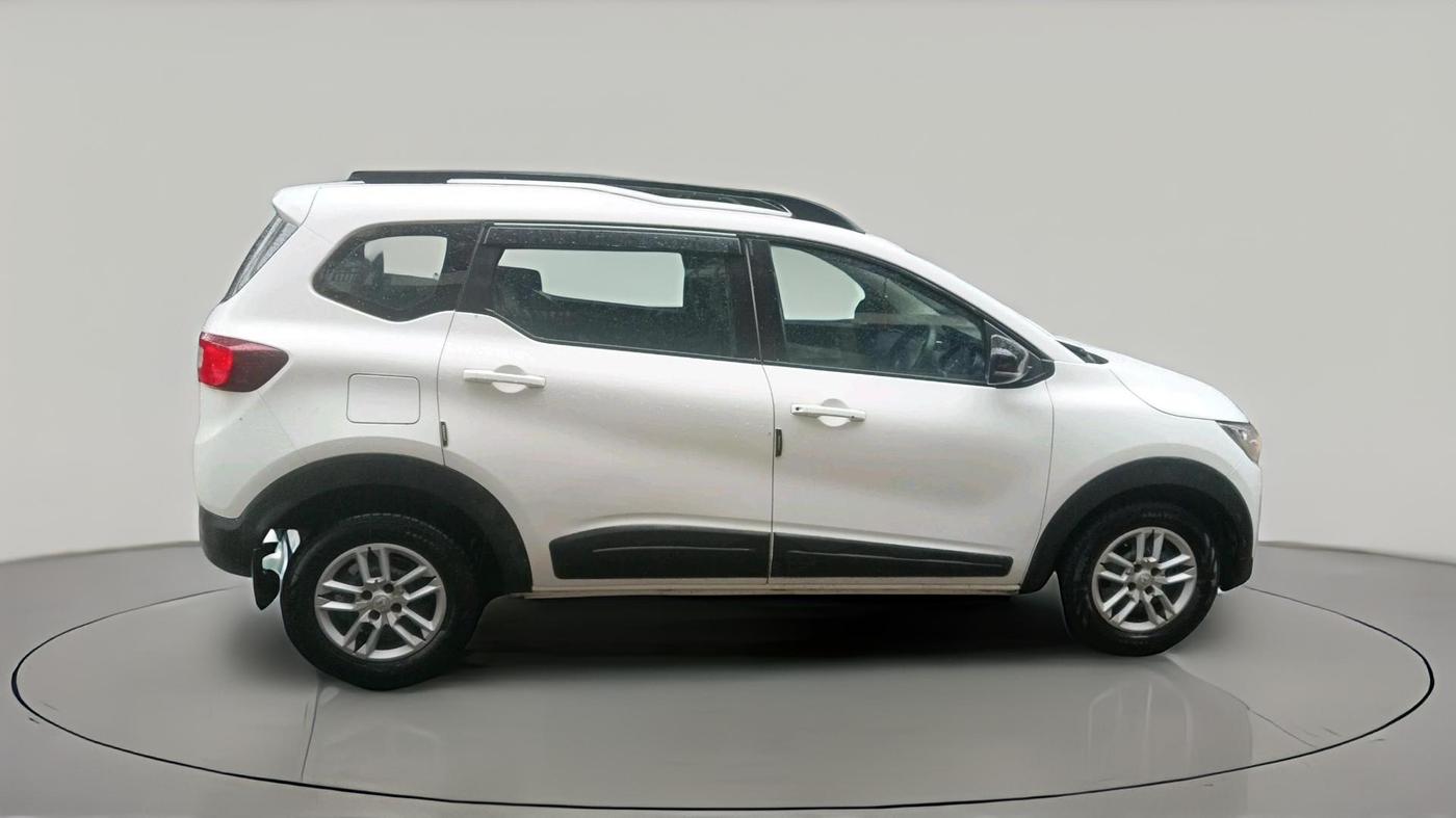 2022 Renault TRIBER RXT, Petrol, Manual, 60,607 km, exterior