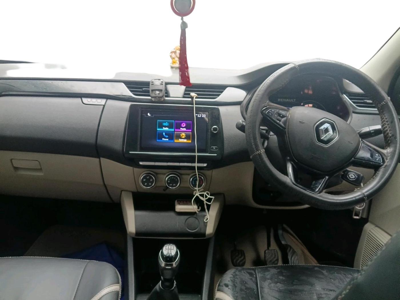 2022 Renault TRIBER RXT, Petrol, Manual, 60,607 km, interior