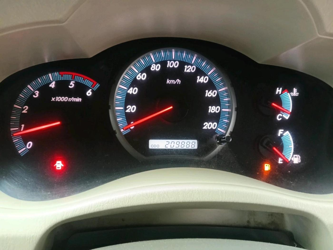 2012 Toyota Innova 2.5 VX 8 STR, Diesel, Manual, 2,09,888 km, interior