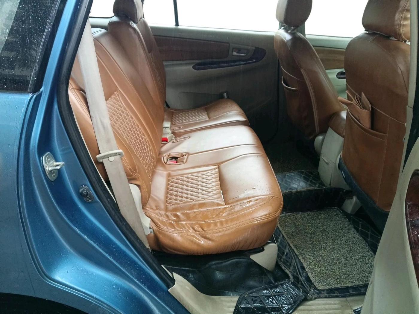 2012 Toyota Innova 2.5 VX 8 STR, Diesel, Manual, 2,09,888 km, interior
