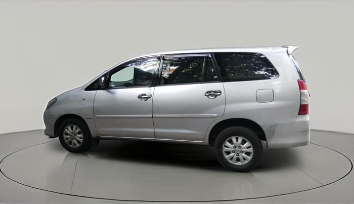 2010 Toyota Innova V 2.5 7 STR, Diesel, Manual, 1,94,728 km, exterior