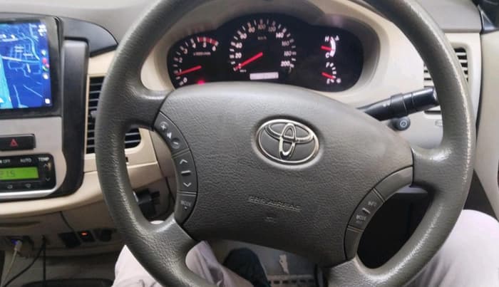2010 Toyota Innova V 2.5 7 STR, Diesel, Manual, 1,94,728 km, interior