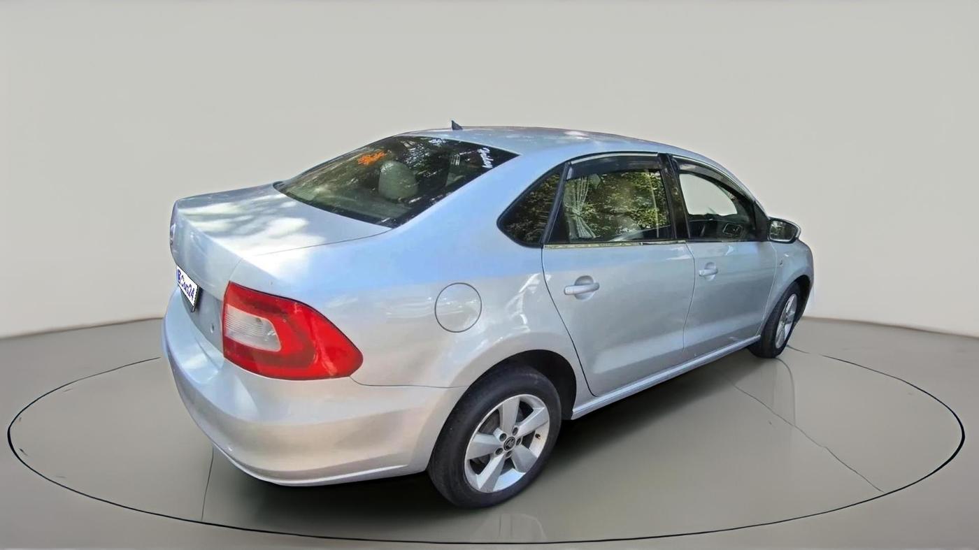 2015 Skoda Rapid 1.5 TDI CR ELEGANCE PLUS AT, Diesel, Automatic, 99,275 km, exterior