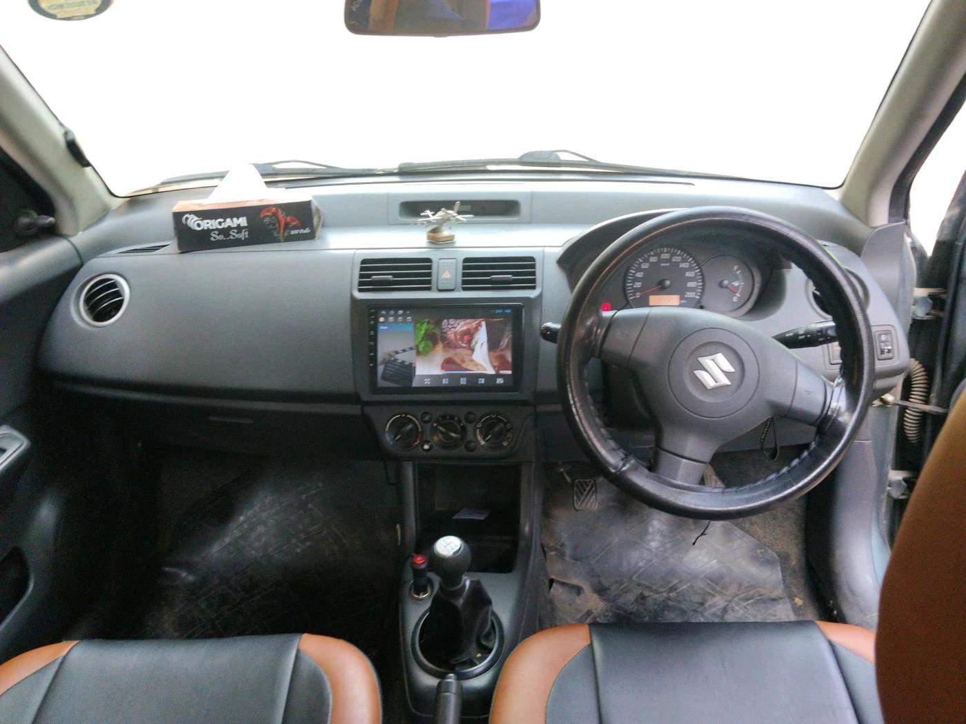 2011 Maruti Swift LXI, CNG, Manual, 64,307 km, interior