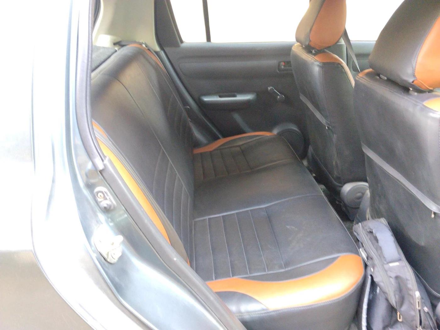 2011 Maruti Swift LXI, CNG, Manual, 64,307 km, interior