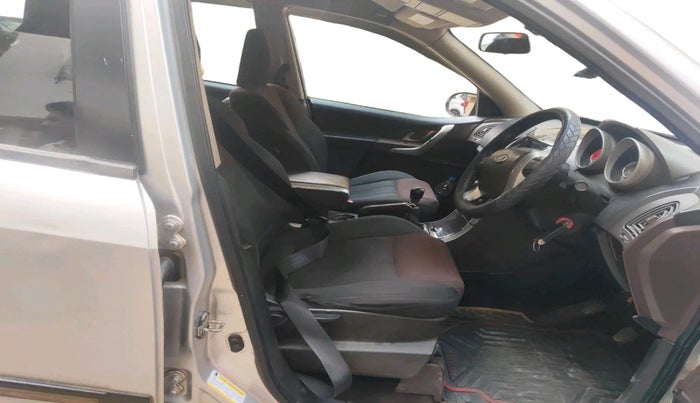 2013 Mahindra XUV500 W6, Diesel, Manual, 1,29,704 km, interior