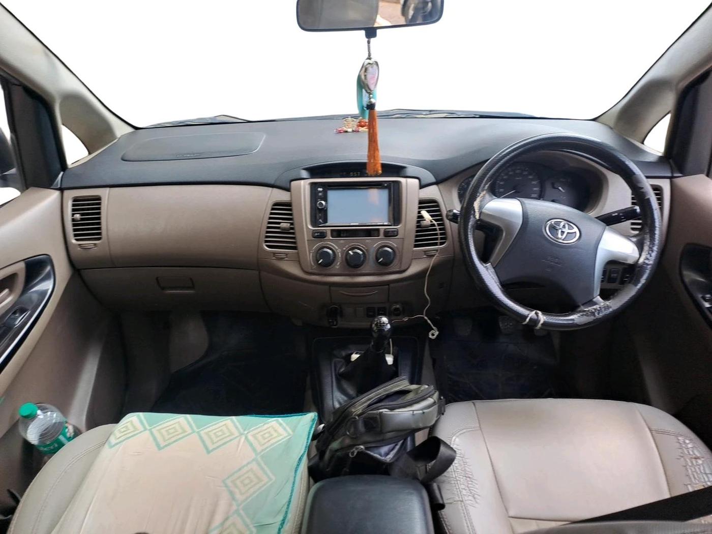 2015 Toyota Innova 2.5 GX 8 STR, Diesel, Manual, 1,56,481 km, interior