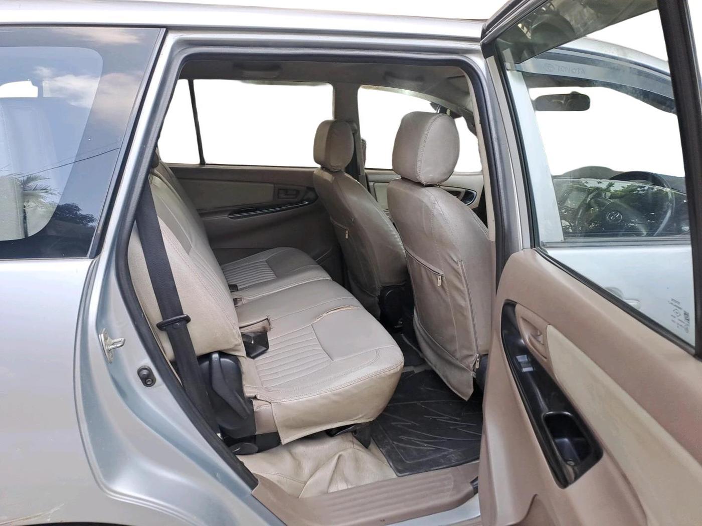 2015 Toyota Innova 2.5 GX 8 STR, Diesel, Manual, 1,56,481 km, interior