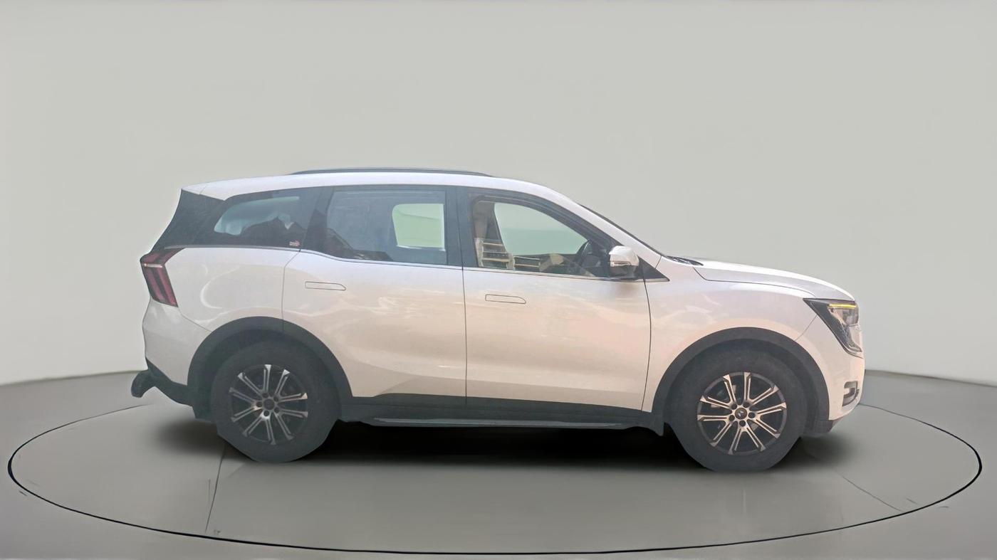 2023 Mahindra XUV700 AX 7 P AT 7 STR, Petrol, Automatic, 39,282 km, exterior
