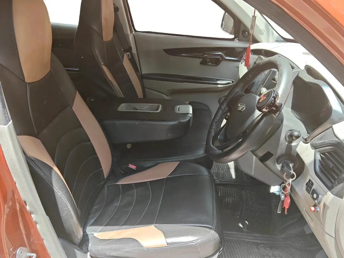 2016 Mahindra Kuv100 K4 6 STR, CNG, Manual, 38,284 km, interior