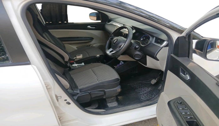 2023 Renault TRIBER RXZ AMT, CNG, Automatic, 29,900 km, interior