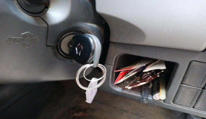 2011 Maruti Wagon R 1.0 VXI, Petrol, Manual, 65,330 km, interior