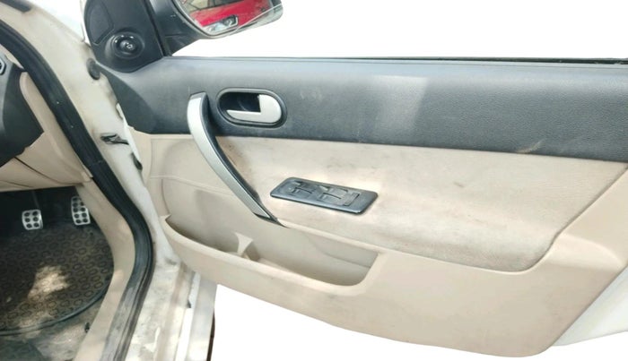 2011 Ford Fiesta Classic SXI 1.6 PETROL, Petrol, Manual, 1,31,936 km, interior