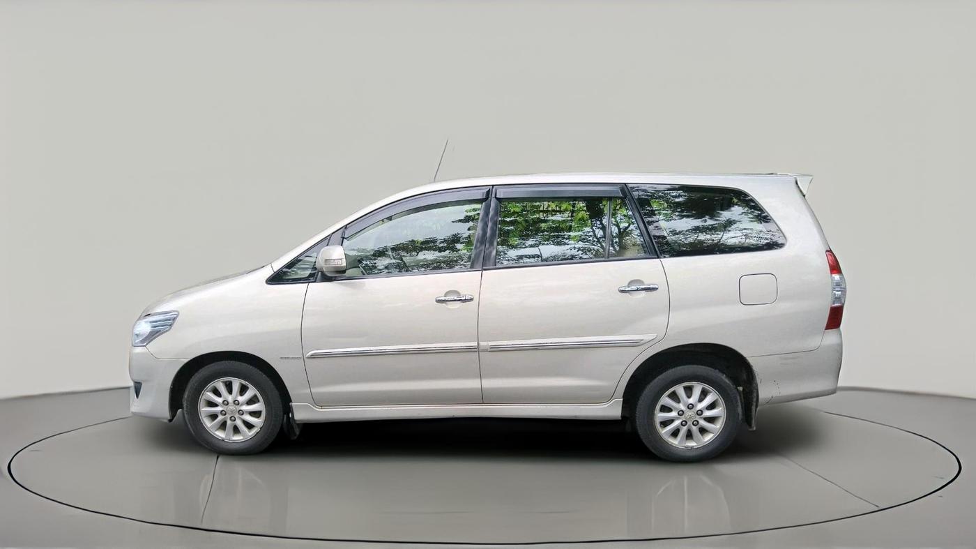 2013 Toyota Innova 2.5 VX 8 STR, Diesel, Manual, 1,21,525 km, exterior
