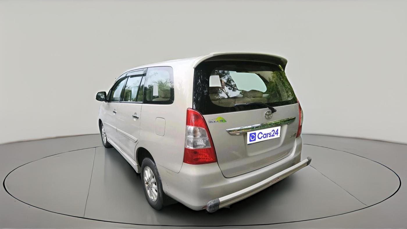 2013 Toyota Innova 2.5 VX 8 STR, Diesel, Manual, 1,21,525 km, exterior