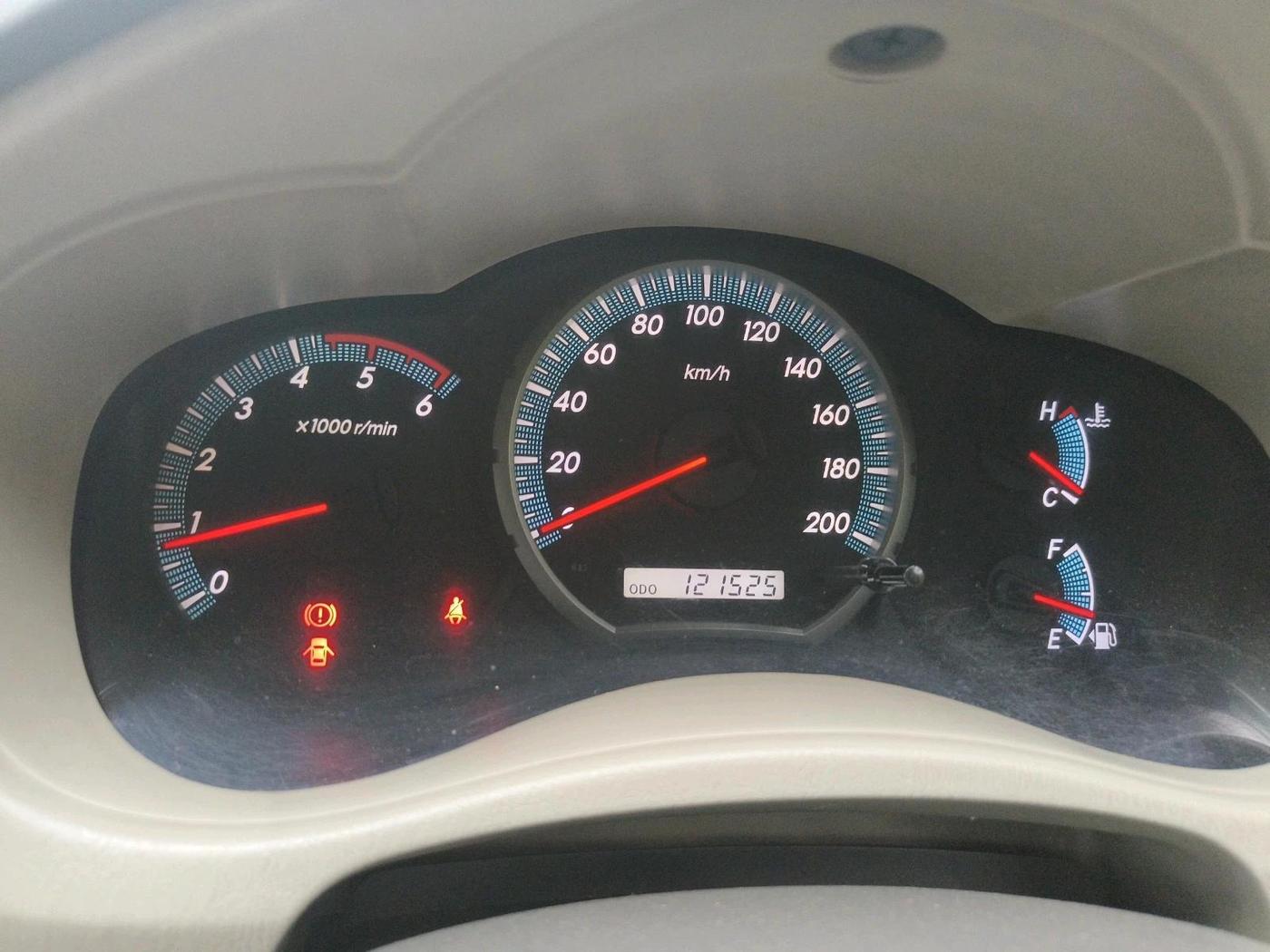 2013 Toyota Innova 2.5 VX 8 STR, Diesel, Manual, 1,21,525 km, interior
