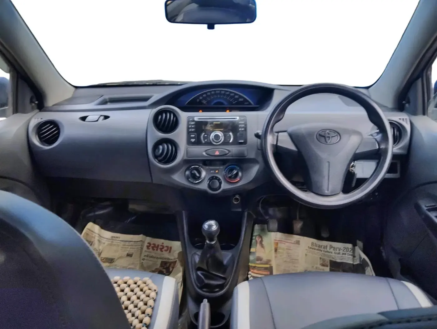 2013 Toyota Etios Liva G, Petrol, Manual, 86,205 km, interior