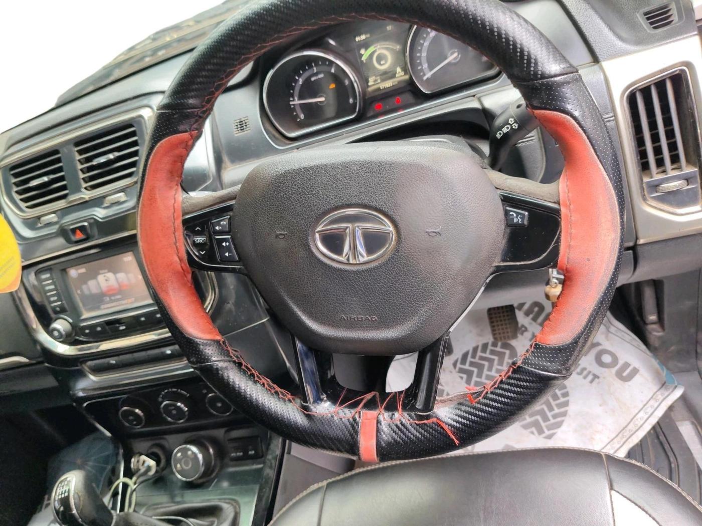 2017 Tata Hexa XM 4X2 7 STR, Diesel, Manual, 1,71,923 km, interior