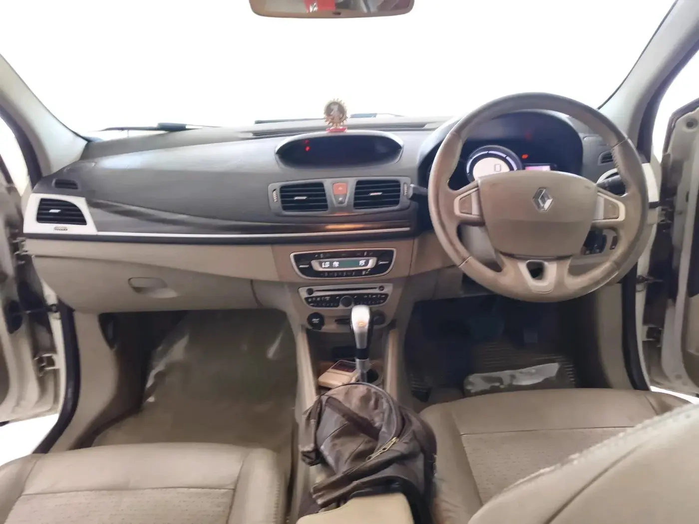 2011 Renault Fluence 2.0 E4 AT, Petrol, Automatic, 86,086 km, interior