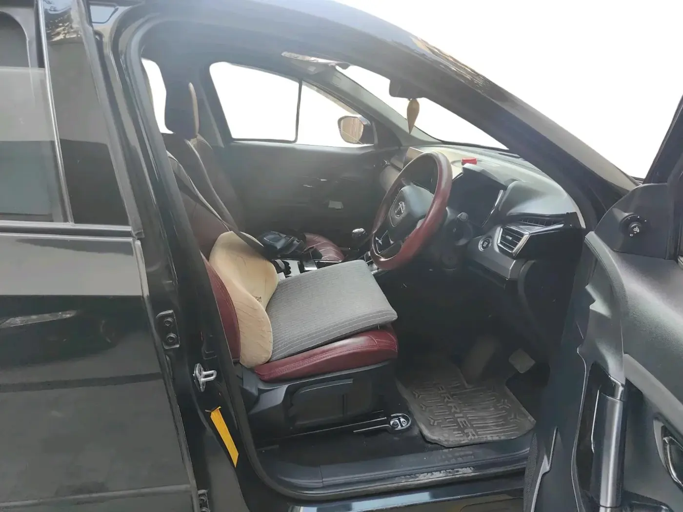2022 Tata Harrier XTA PLUS 2.0L KRYOTEC DARK EDITION, Diesel, Automatic, 40,772 km, interior