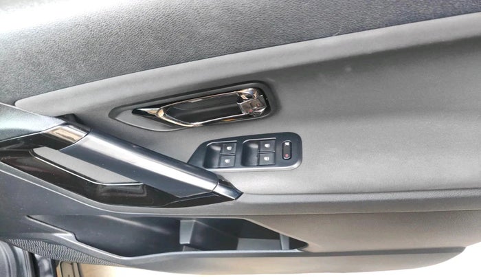 2022 Tata Harrier XTA PLUS 2.0L KRYOTEC DARK EDITION, Diesel, Automatic, 40,772 km, interior