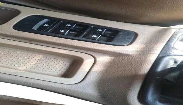 2016 Volkswagen Vento HIGHLINE DIESEL 1.5, Diesel, Manual, 1,73,787 km, interior