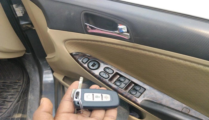 2012 Hyundai Verna FLUIDIC 1.6 CRDI SX AT, Diesel, Automatic, 99,769 km, interior