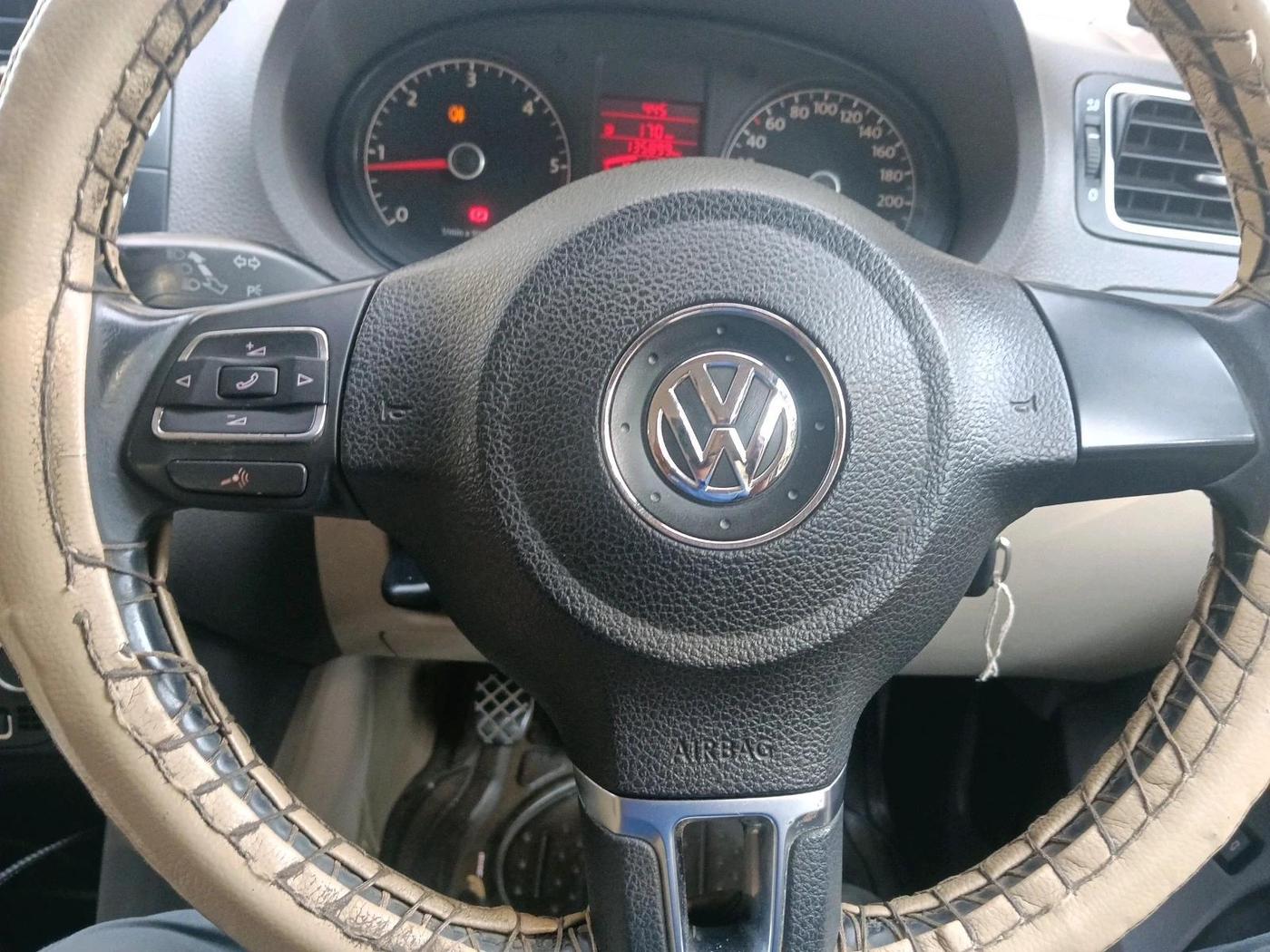 2013 Volkswagen Vento HIGHLINE DIESEL 1.6, Diesel, Manual, 1,35,899 km, interior