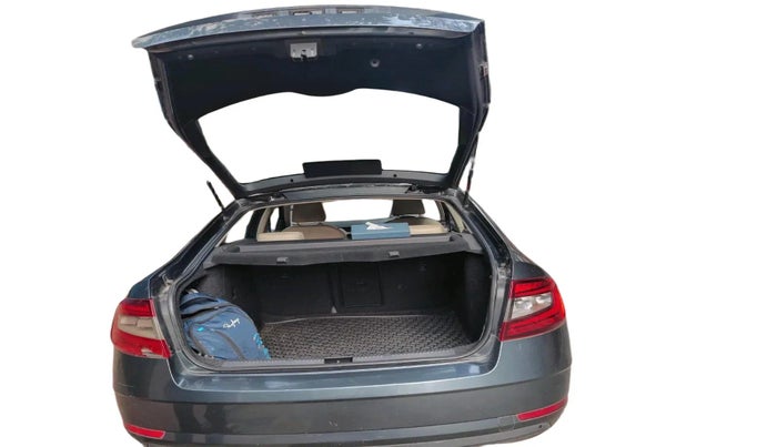 2018 Skoda Octavia L&K 1.8 TSI AT, Petrol, Automatic, 7,60,000 km, exterior