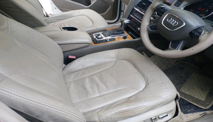 2014 Audi Q7 35 TDI PREMIUM PLUS, Diesel, Automatic, 1,32,288 km, interior