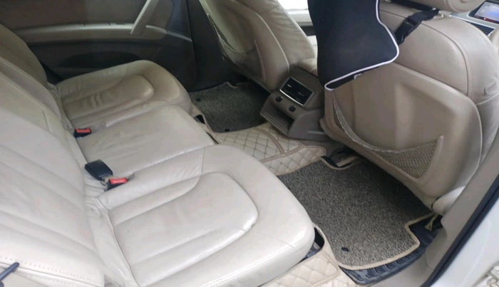 2014 Audi Q7 35 TDI PREMIUM PLUS, Diesel, Automatic, 1,32,288 km, interior