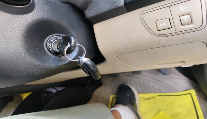 2013 Hyundai Eon MAGNA + LPG, Petrol, Manual, 79,551 km, interior